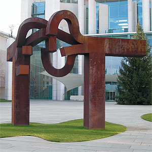 Skulptur 'Berlin' von Eduardo Chillida